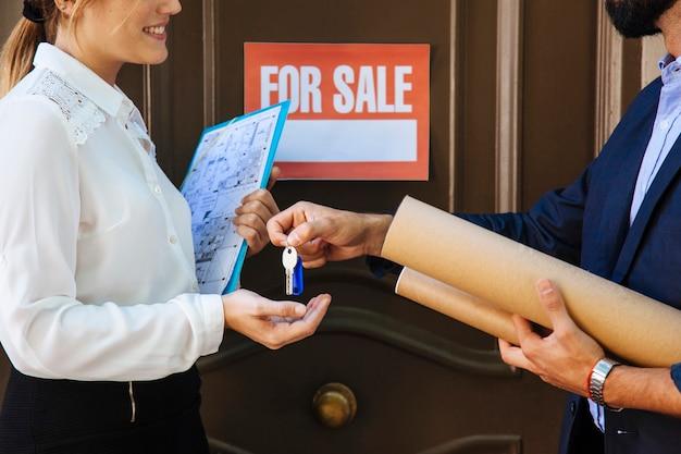 How to Choose the Right Estate Sales Liquidation Company